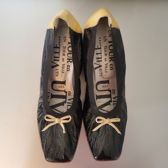 Un Tour En Ville (UTV) Slip-on Shoes – Size 39 (EU) – Black/Cream  - Picture 2 of 7